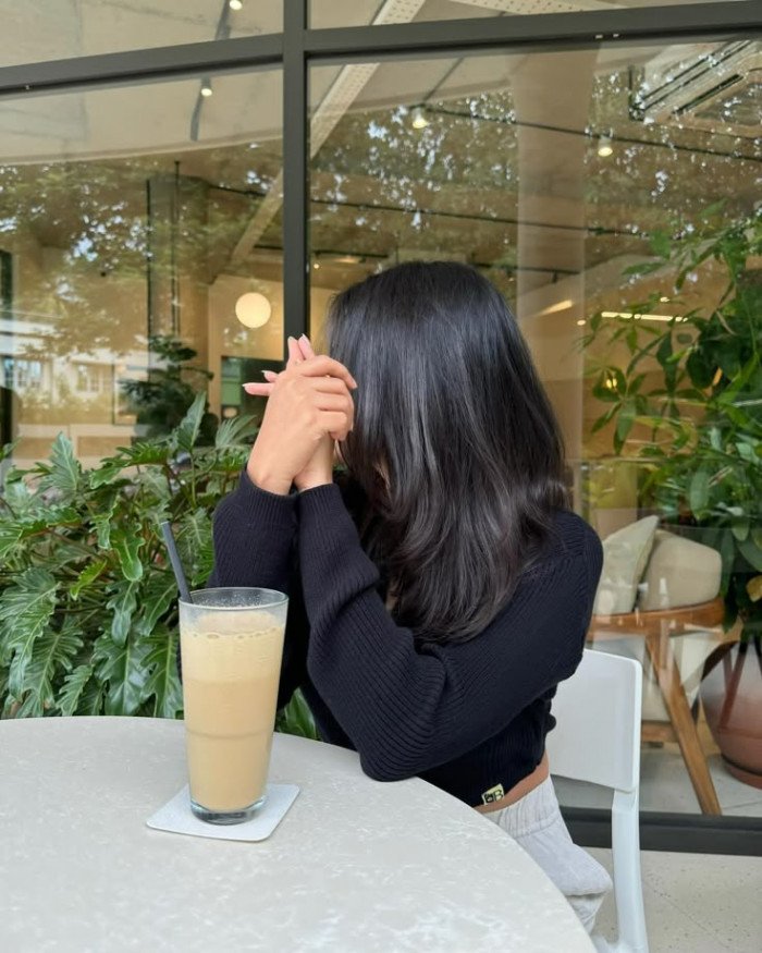 stylish hidden face girl dp