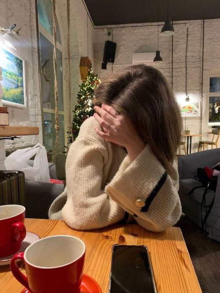 stylish hidden face girl dp