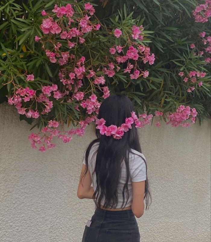 trendy hidden face dp